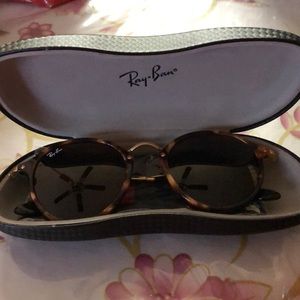 Ray Ban Round Fleck